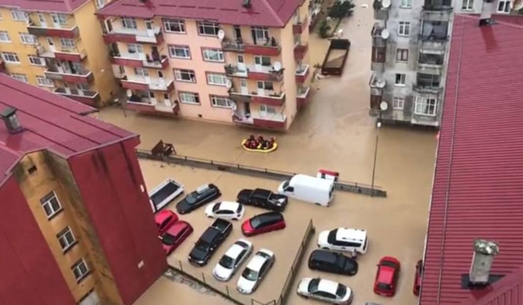 Rize ve Artvin'de sel felaketi! İple kurtarıldılar, cumaya kadar sürecek 18