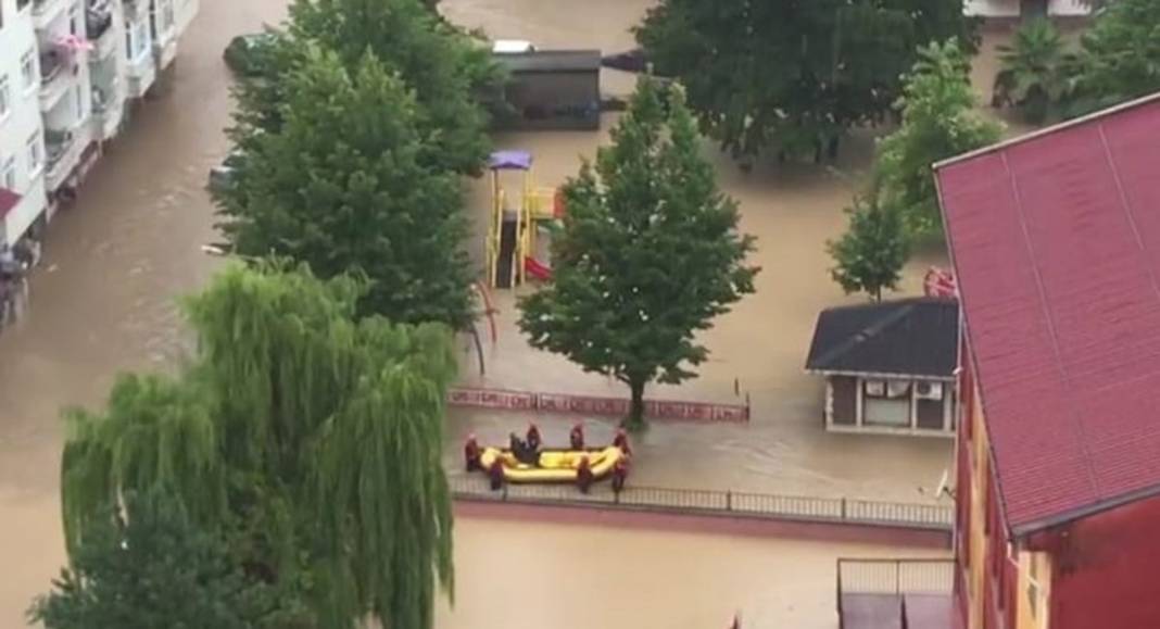 Rize ve Artvin'de sel felaketi! İple kurtarıldılar, cumaya kadar sürecek 19