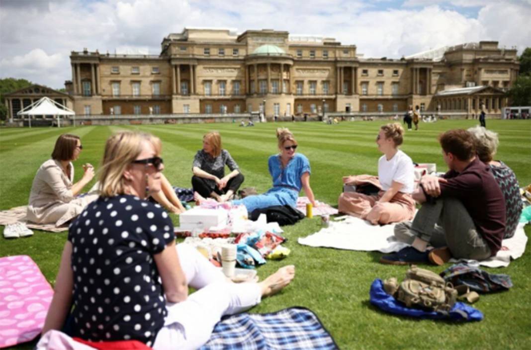 İngiltere tarihinde bir ilk! Buckingham Sarayı'nda halkın royal pikniği 10
