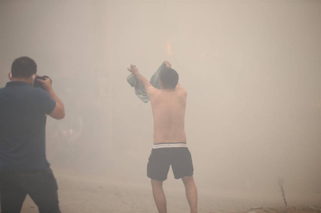 Cumhuriyet tarihinin en büyük yangını devam ediyor! 2 mahalle daha boşaltıldı 45