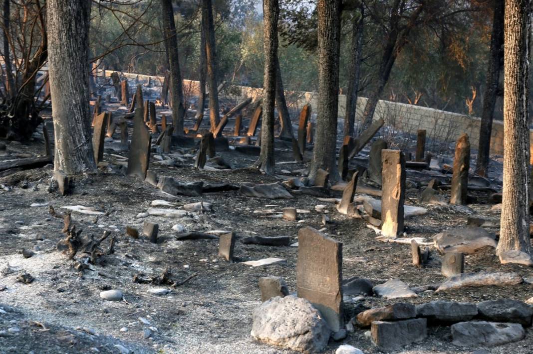 Cumhuriyet tarihinin en büyük yangını devam ediyor! 2 mahalle daha boşaltıldı 48