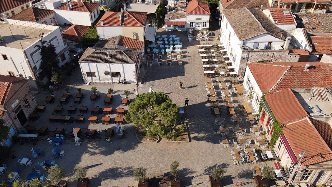 Cunda hınca hınç doldu! Giriş 4 saat kapatıldı 1