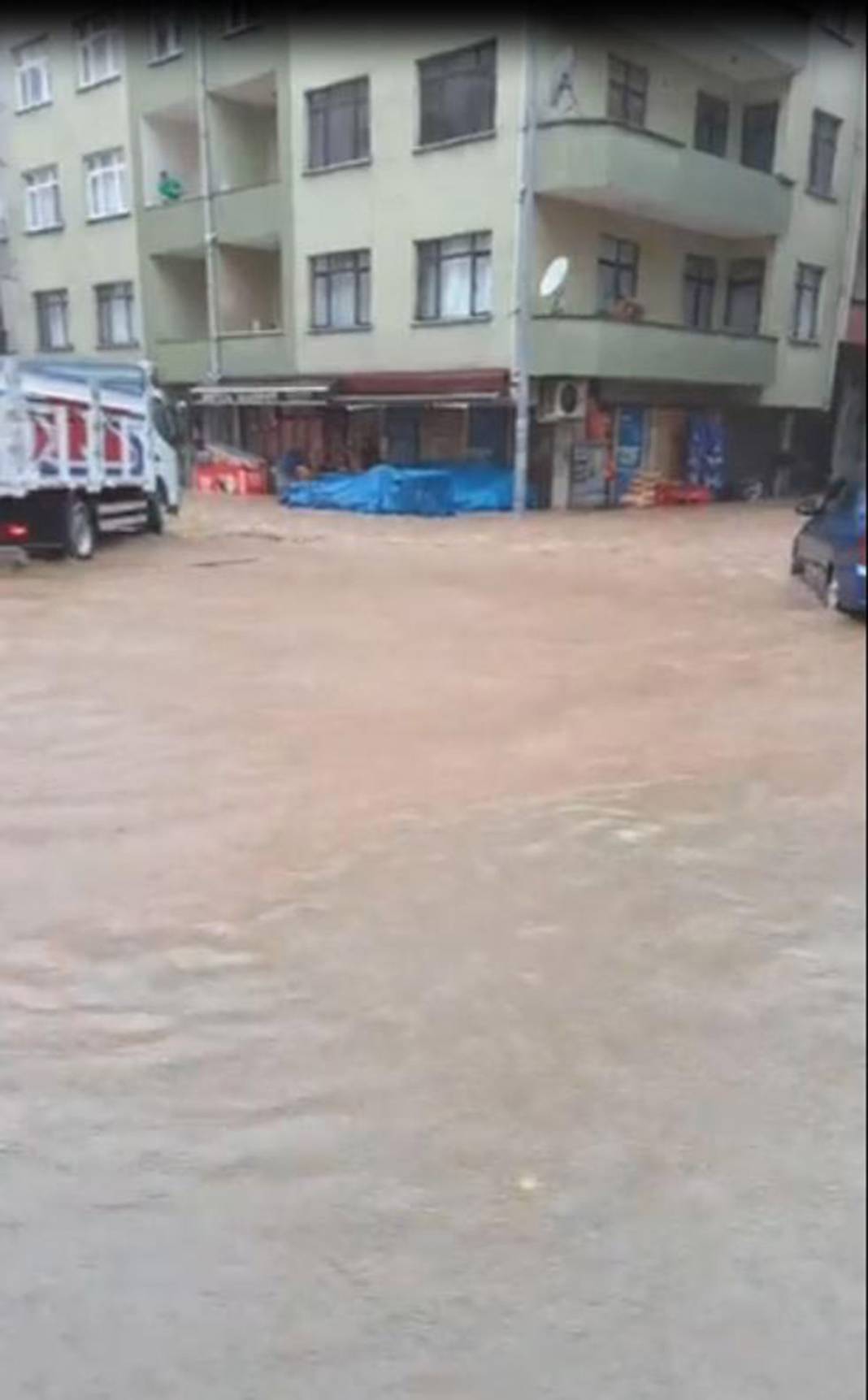 Rize ve Artvin'de sel felaketi! İple kurtarıldılar, cumaya kadar sürecek 11