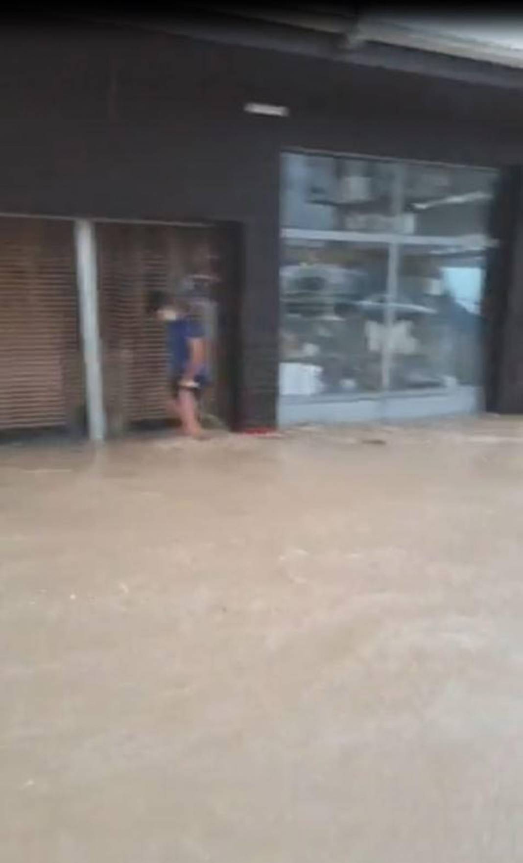 Rize ve Artvin'de sel felaketi! İple kurtarıldılar, cumaya kadar sürecek 13