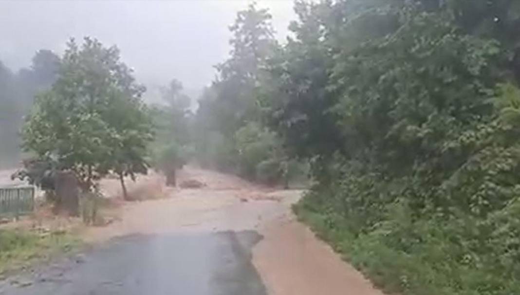 Rize ve Artvin'de sel felaketi! İple kurtarıldılar, cumaya kadar sürecek 8