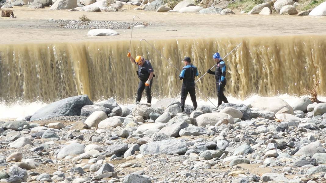 Rize'de 6 can alan felaketin izleri siliniyor 12