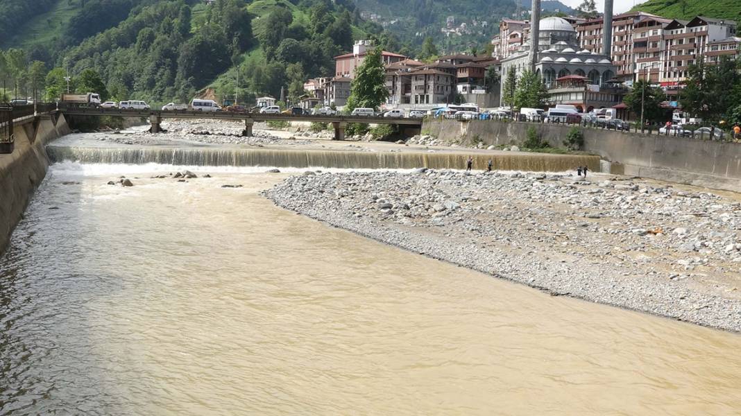 Rize'de 6 can alan felaketin izleri siliniyor 13