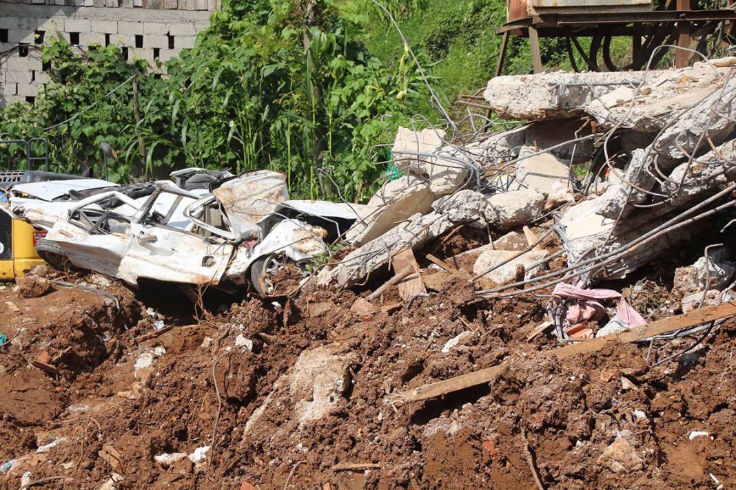 Rize'de 6 can alan felaketin izleri siliniyor 3