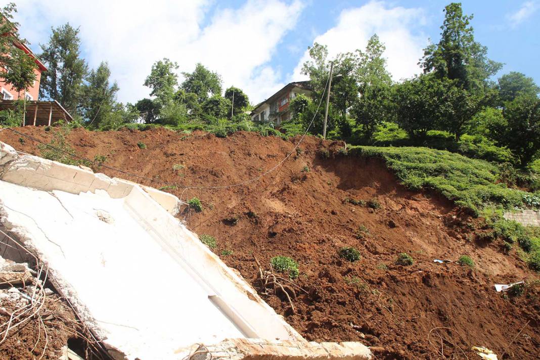 Rize'de 6 can alan felaketin izleri siliniyor 4