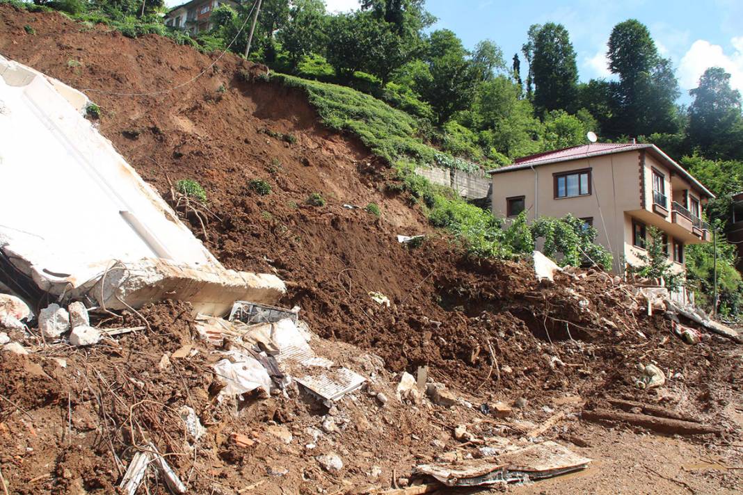 Rize'de 6 can alan felaketin izleri siliniyor 5