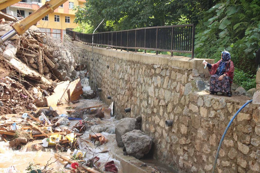 Rize'de 6 can alan felaketin izleri siliniyor 7