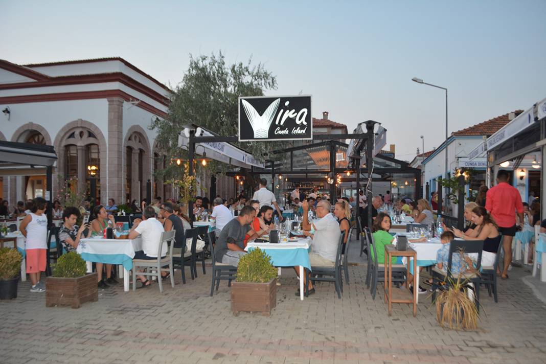 Cunda hınca hınç doldu! Giriş 4 saat kapatıldı 4