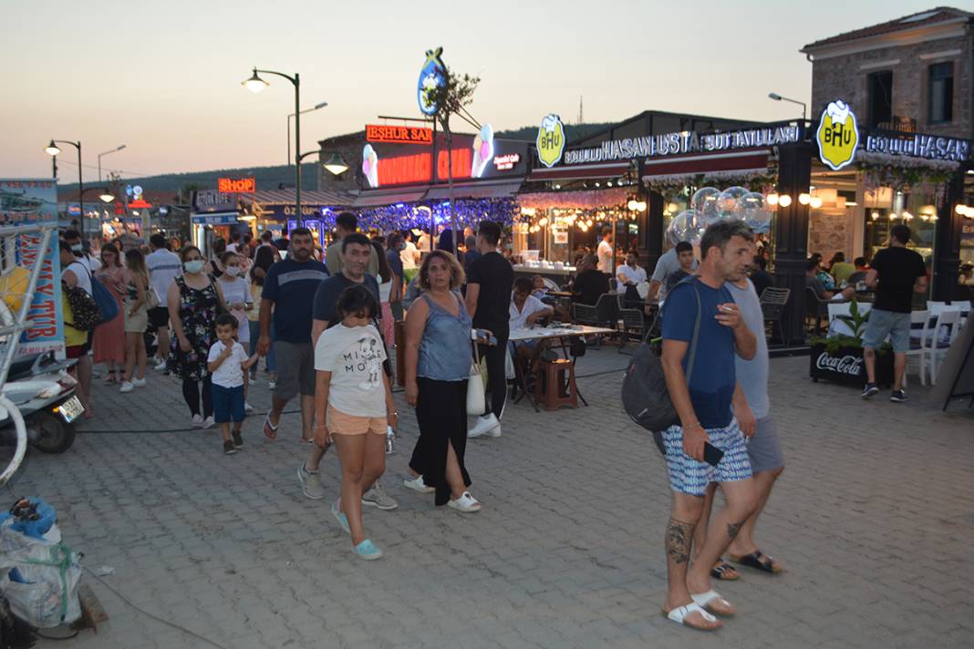 Cunda hınca hınç doldu! Giriş 4 saat kapatıldı 5