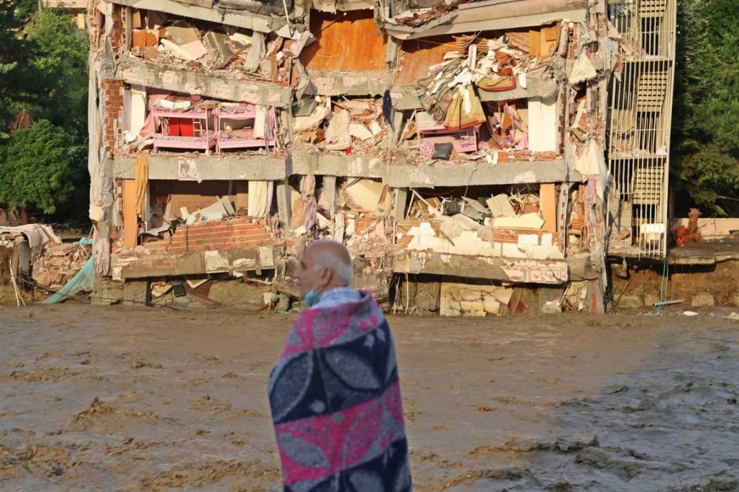 Gün ağarınca ortaya çıktı! İşte fotoğraflara yaşanan felaket... 1