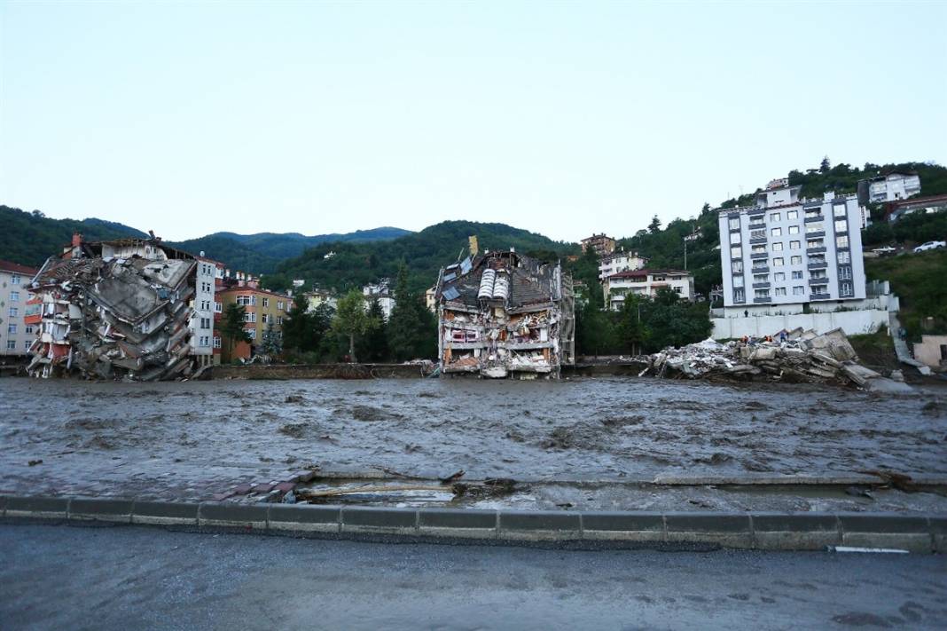 Gün ağarınca ortaya çıktı! İşte fotoğraflara yaşanan felaket... 15