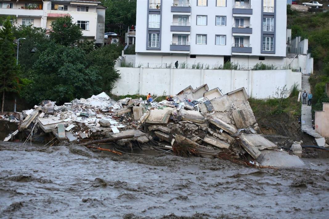 Gün ağarınca ortaya çıktı! İşte fotoğraflara yaşanan felaket... 16