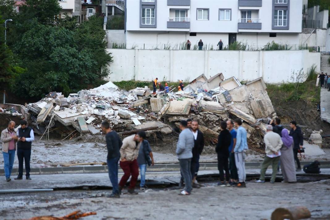Gün ağarınca ortaya çıktı! İşte fotoğraflara yaşanan felaket... 18