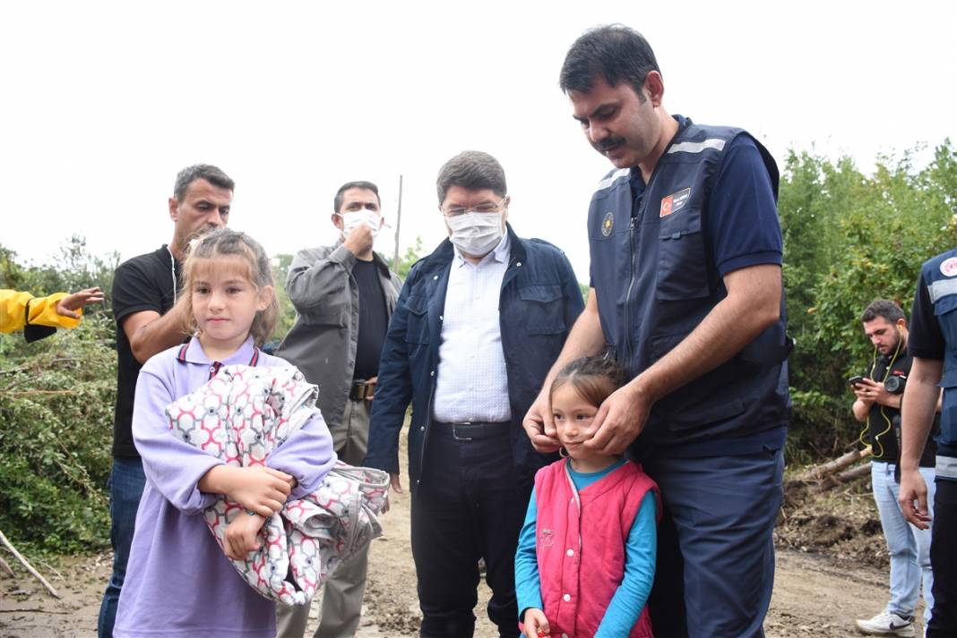 Bartın'da inanılmaz kurtuluş! Balyozla evin duvarını kırdı 2