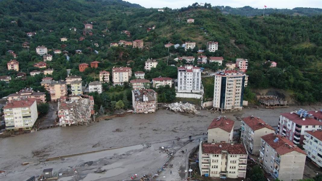 Gün ağarınca ortaya çıktı! İşte fotoğraflara yaşanan felaket... 24