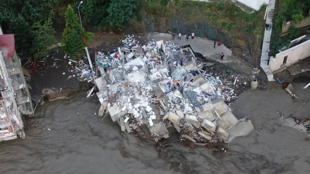 Gün ağarınca ortaya çıktı! İşte fotoğraflara yaşanan felaket... 25
