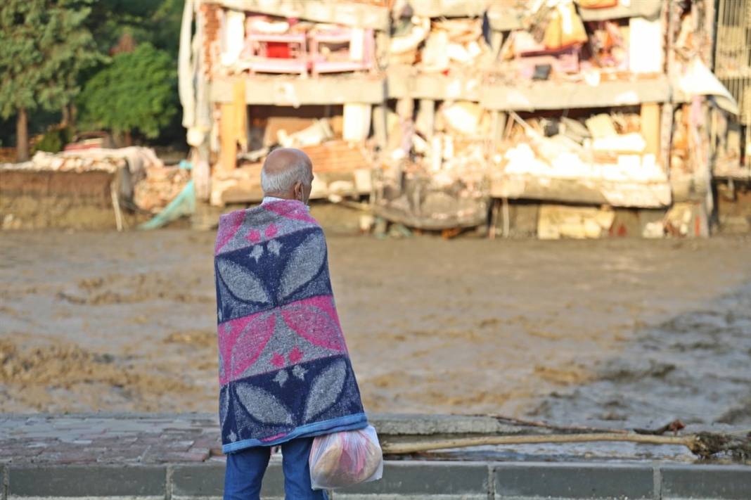 Gün ağarınca ortaya çıktı! İşte fotoğraflara yaşanan felaket... 3