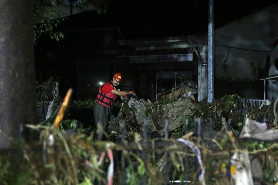 Gün ağarınca ortaya çıktı! İşte fotoğraflara yaşanan felaket... 34