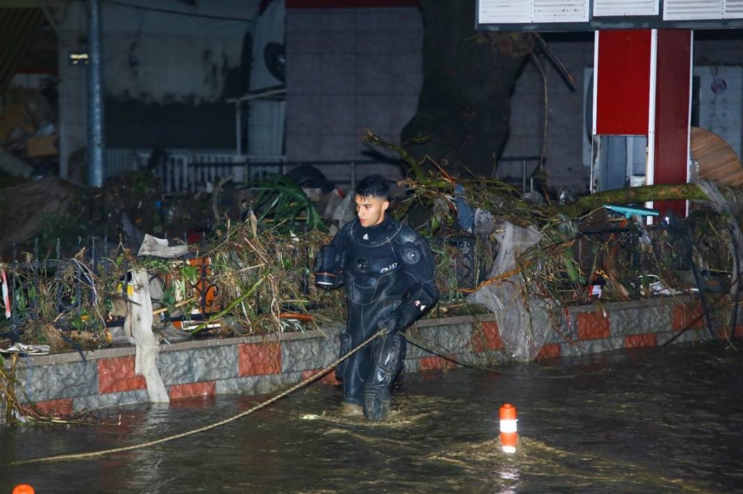 Gün ağarınca ortaya çıktı! İşte fotoğraflara yaşanan felaket... 39