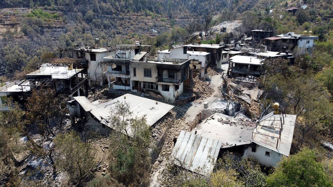Alanya'daki orman yangınlarında çok sayıda ev zarar gördü 3