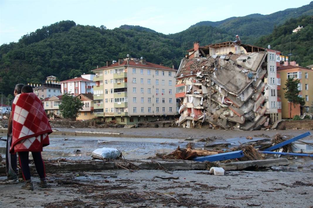 Gün ağarınca ortaya çıktı! İşte fotoğraflara yaşanan felaket... 4