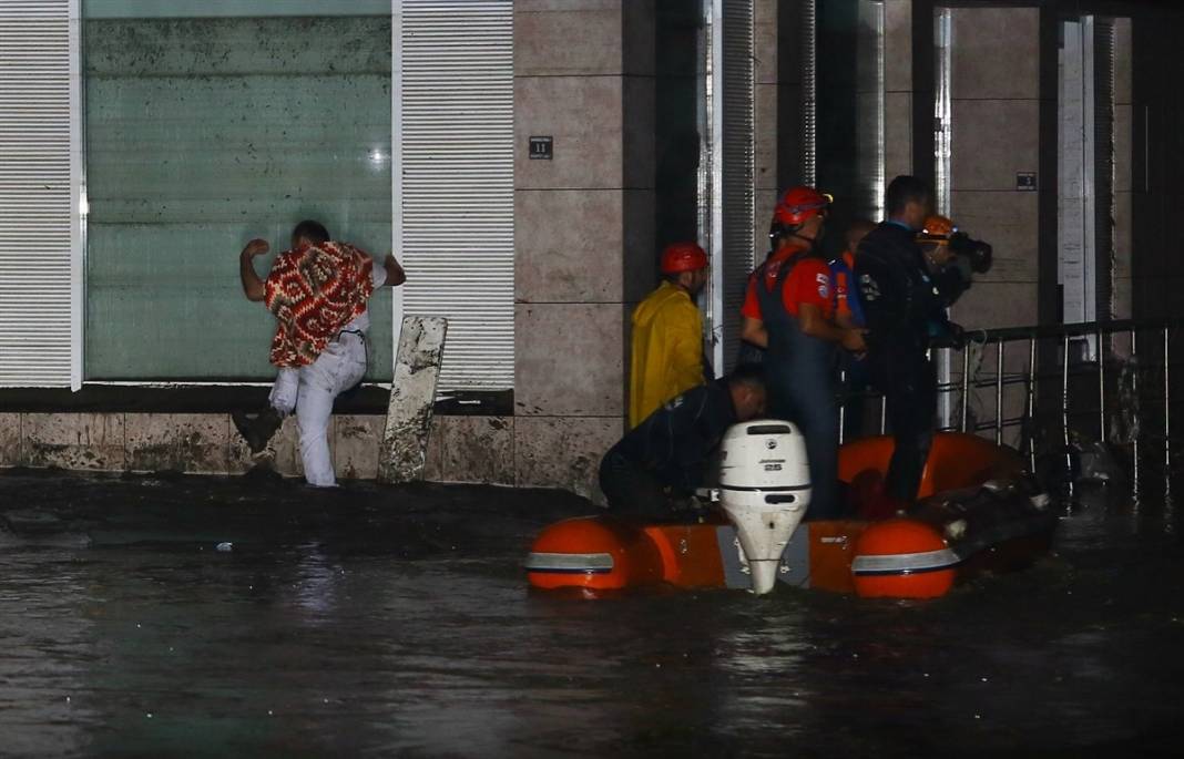 Gün ağarınca ortaya çıktı! İşte fotoğraflara yaşanan felaket... 41
