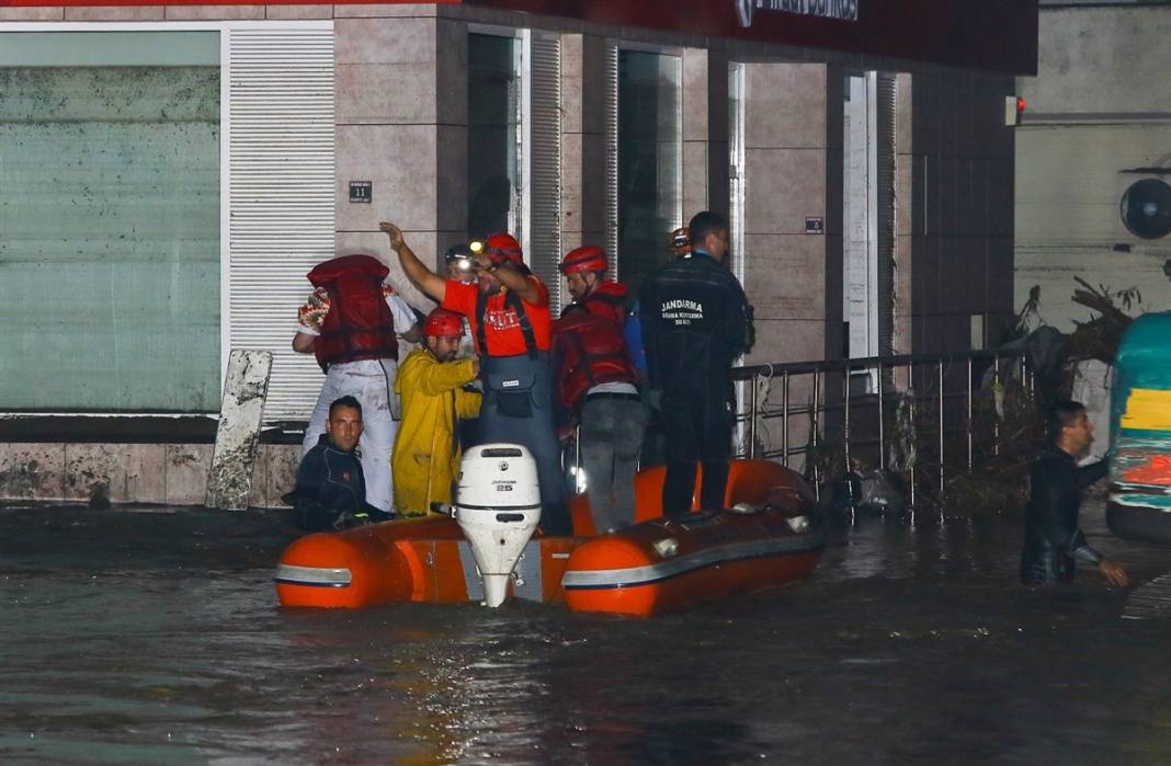 Gün ağarınca ortaya çıktı! İşte fotoğraflara yaşanan felaket... 42