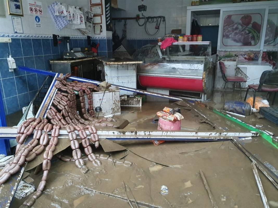 Gün ağarınca ortaya çıktı! İşte fotoğraflara yaşanan felaket... 45