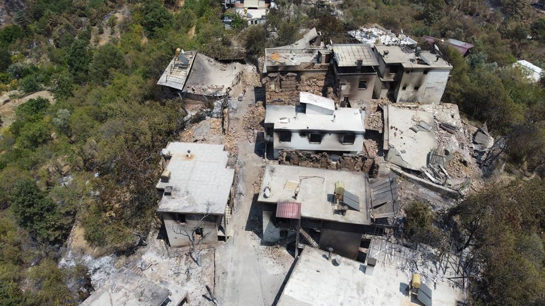 Alanya'daki orman yangınlarında çok sayıda ev zarar gördü 4