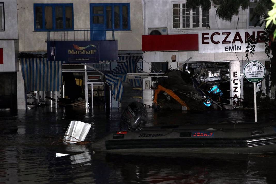 Gün ağarınca ortaya çıktı! İşte fotoğraflara yaşanan felaket... 52