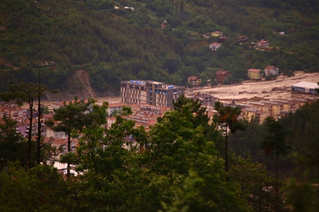 Gün ağarınca ortaya çıktı! İşte fotoğraflara yaşanan felaket... 53
