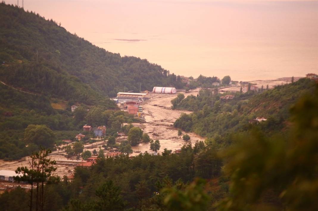 Gün ağarınca ortaya çıktı! İşte fotoğraflara yaşanan felaket... 54