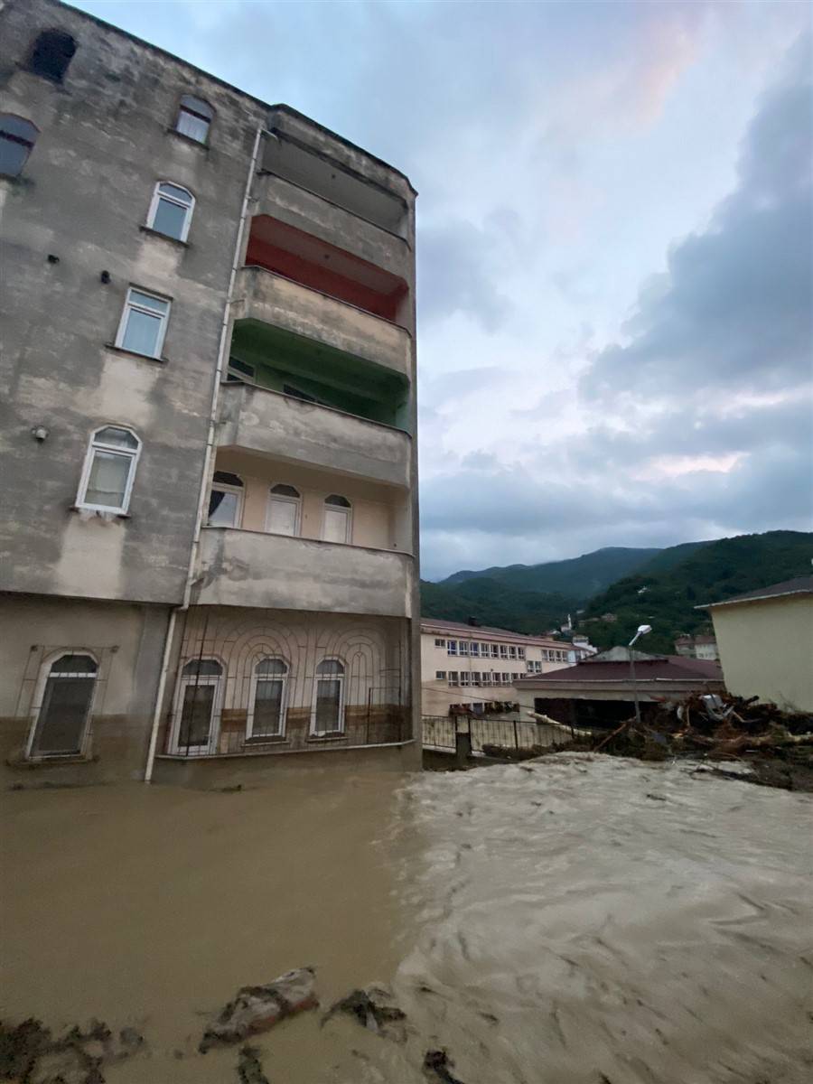 Gün ağarınca ortaya çıktı! İşte fotoğraflara yaşanan felaket... 57