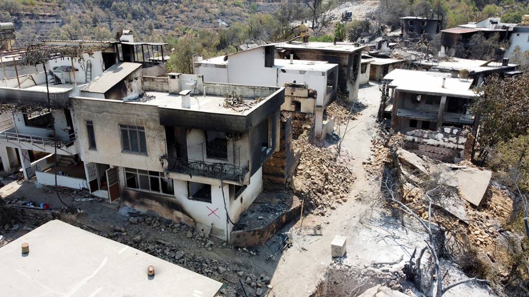 Alanya'daki orman yangınlarında çok sayıda ev zarar gördü 5