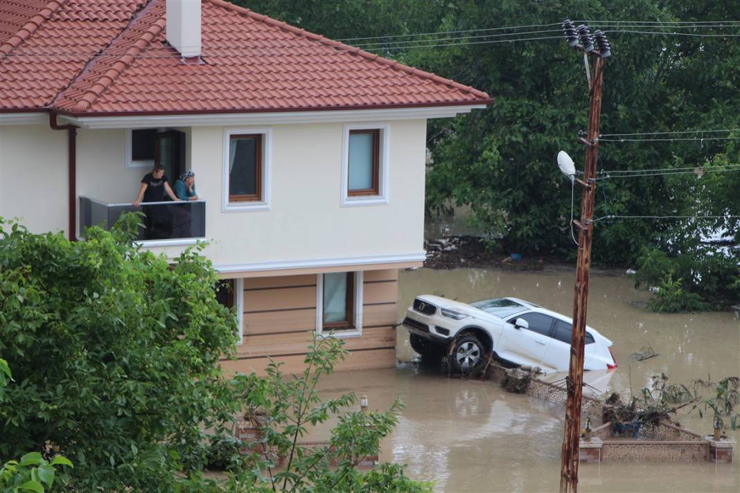 Gün ağarınca ortaya çıktı! İşte fotoğraflara yaşanan felaket... 61