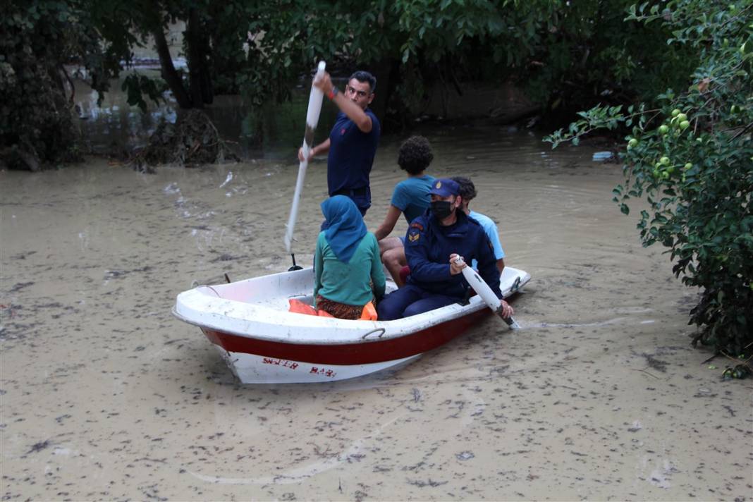 Gün ağarınca ortaya çıktı! İşte fotoğraflara yaşanan felaket... 66