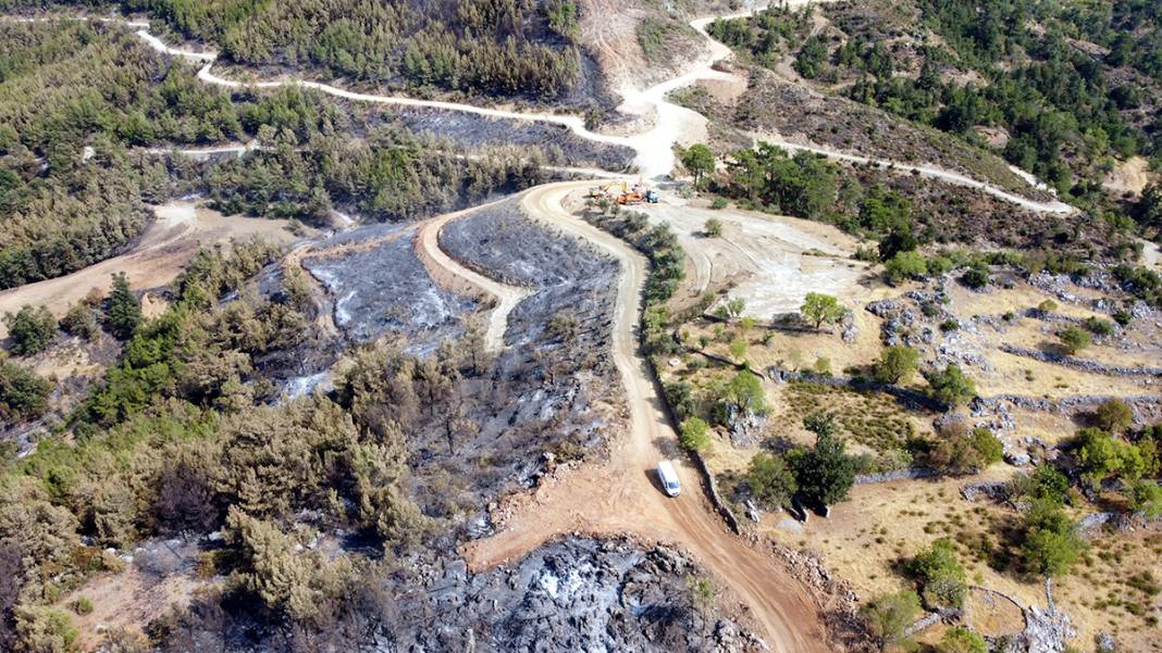 Alanya'daki orman yangınlarında çok sayıda ev zarar gördü 6