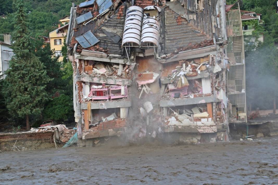 Gün ağarınca ortaya çıktı! İşte fotoğraflara yaşanan felaket... 7