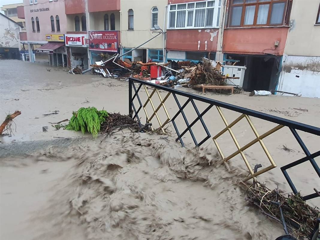 Gün ağarınca ortaya çıktı! İşte fotoğraflara yaşanan felaket... 71
