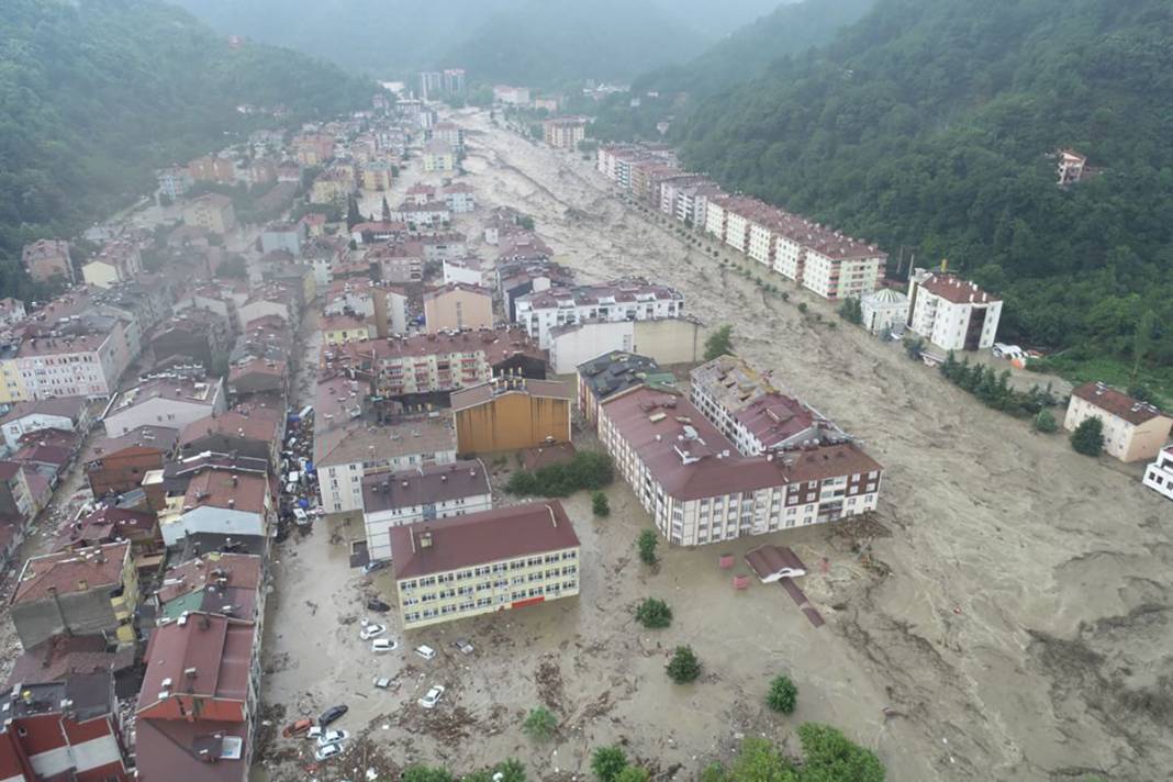Gün ağarınca ortaya çıktı! İşte fotoğraflara yaşanan felaket... 80