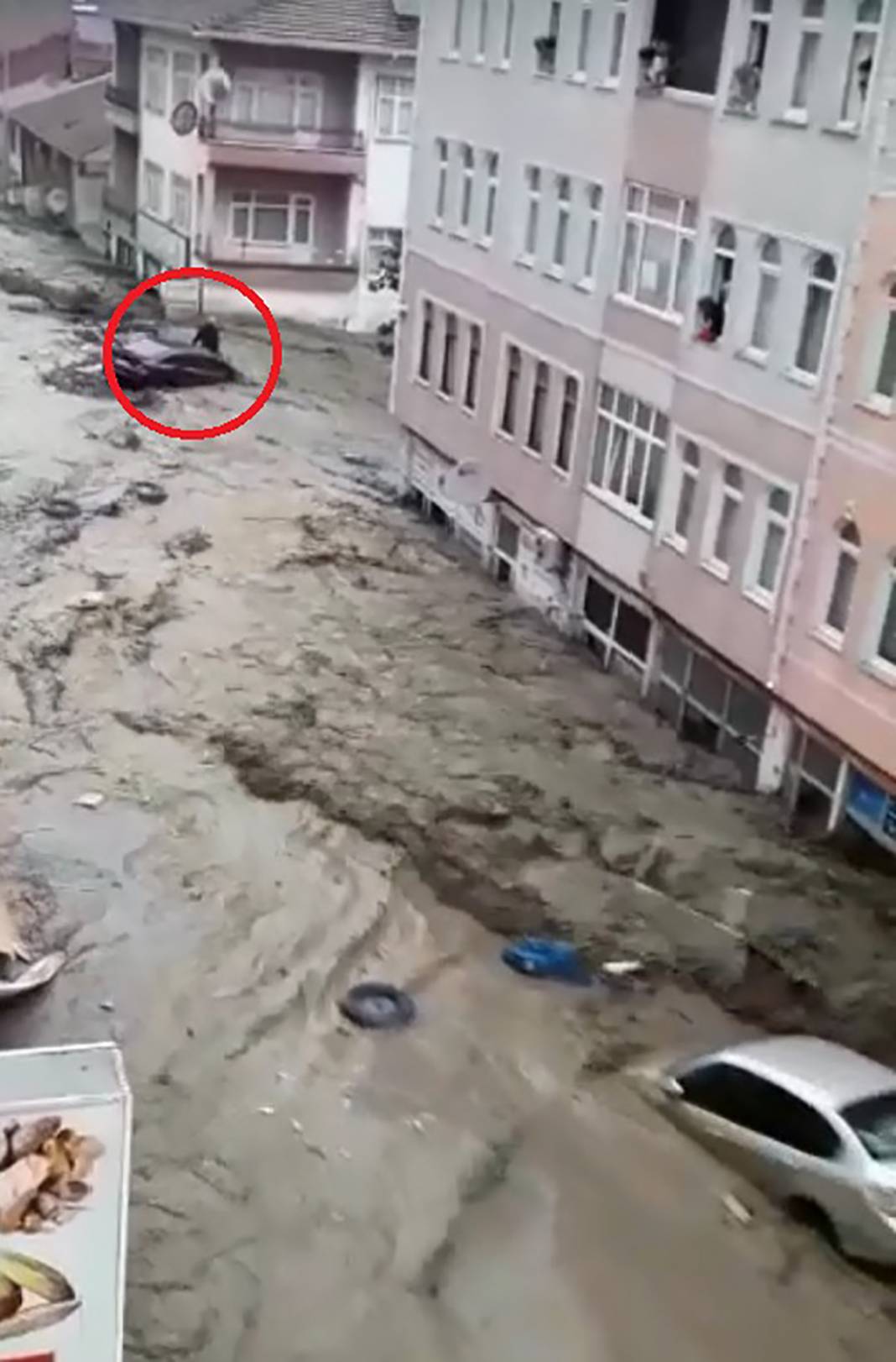 Gün ağarınca ortaya çıktı! İşte fotoğraflara yaşanan felaket... 82