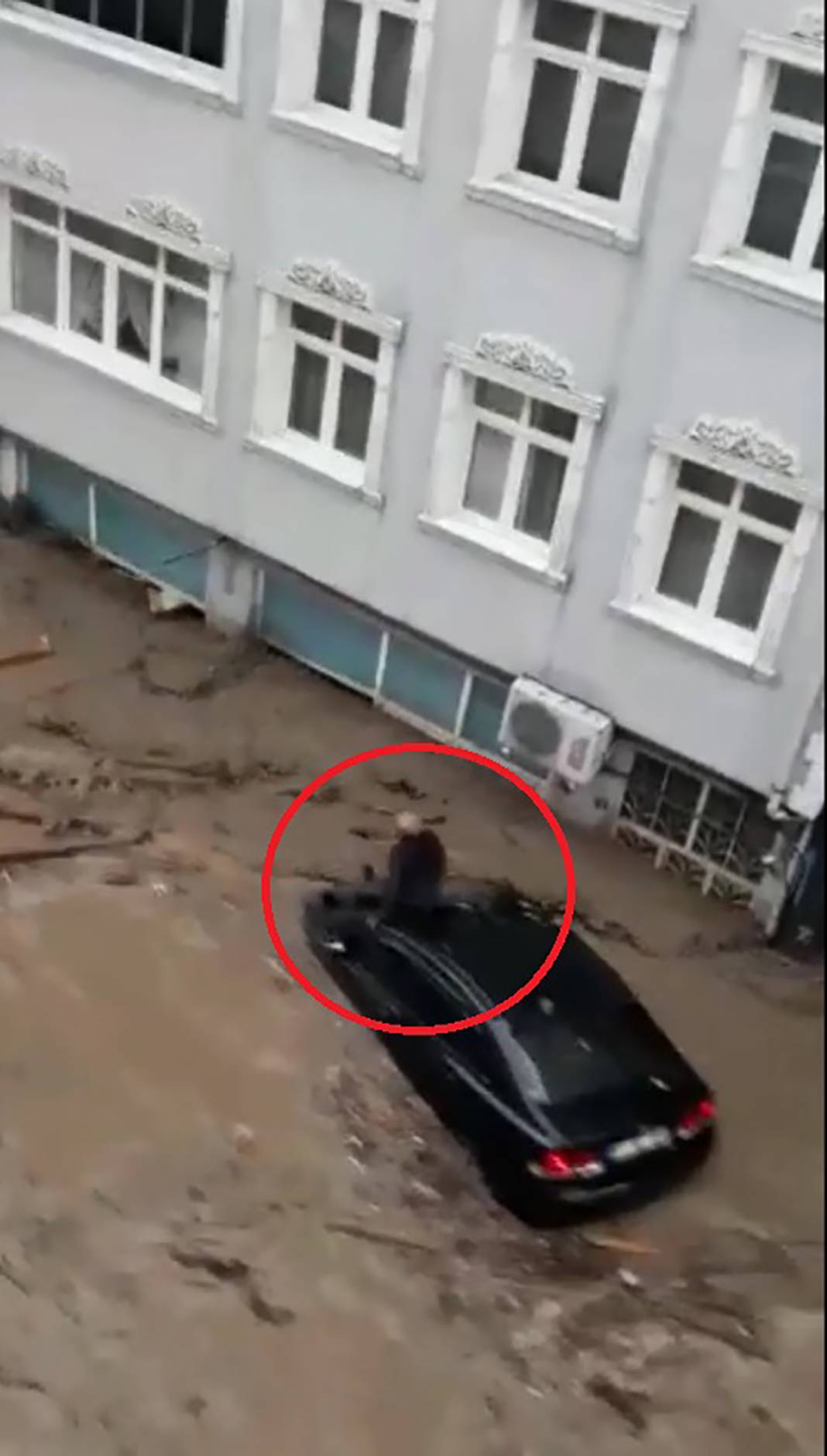 Gün ağarınca ortaya çıktı! İşte fotoğraflara yaşanan felaket... 84