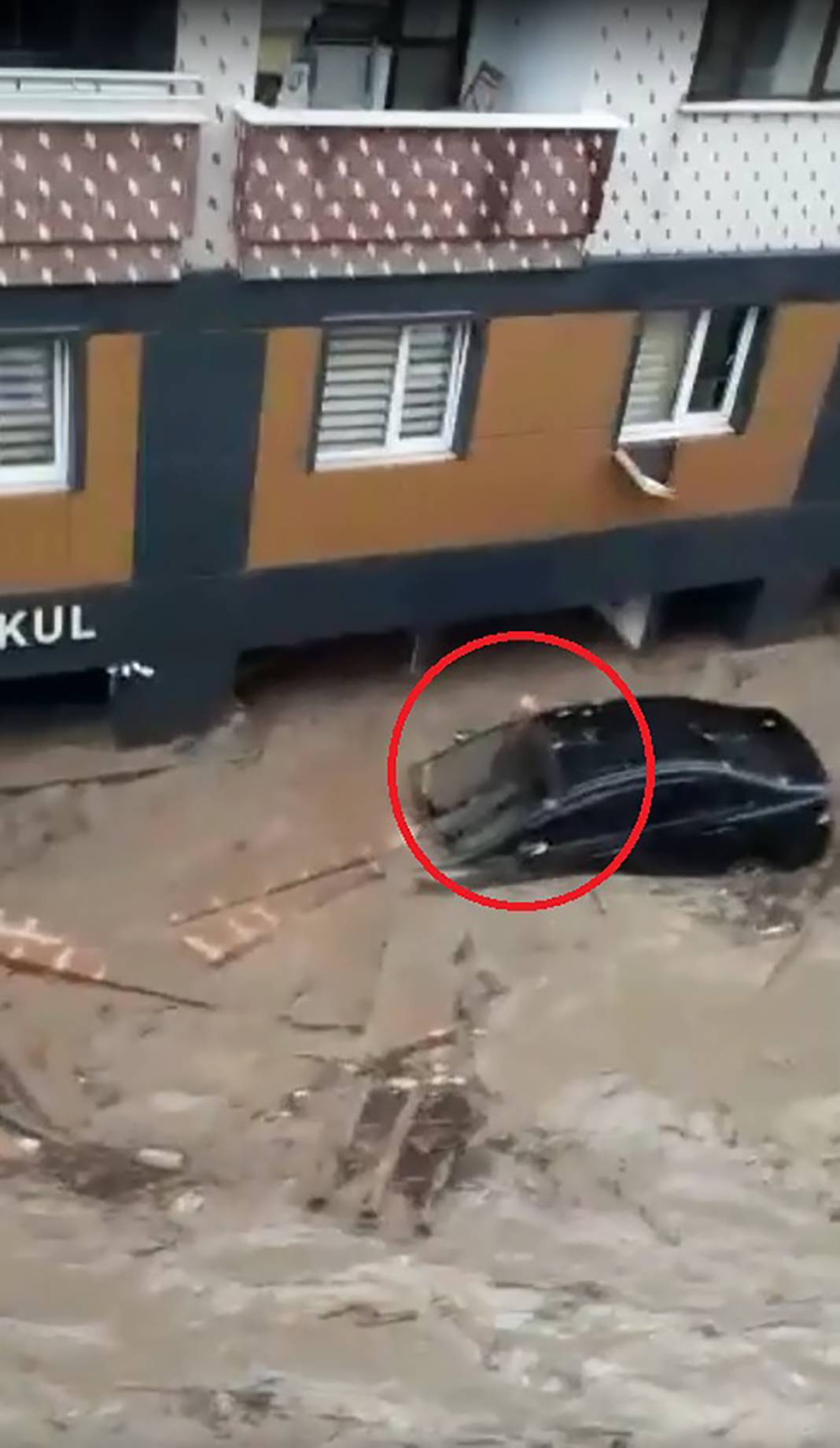 Gün ağarınca ortaya çıktı! İşte fotoğraflara yaşanan felaket... 85