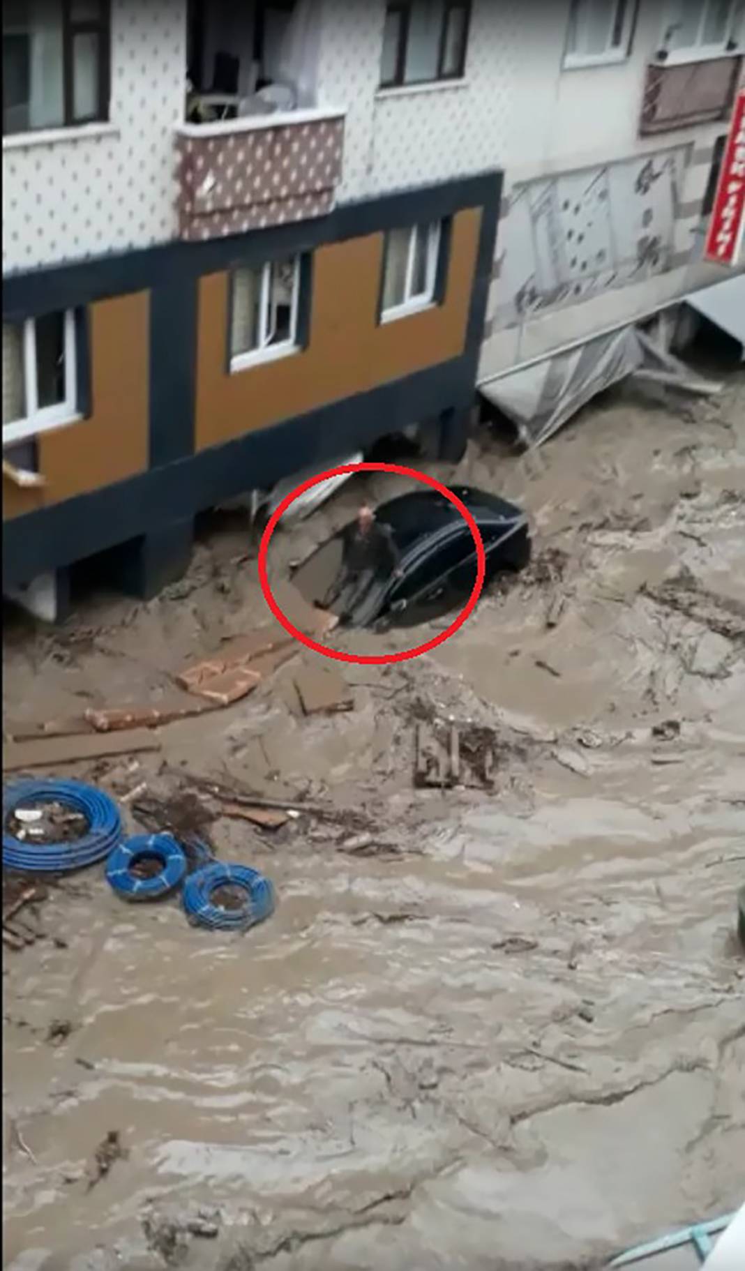 Gün ağarınca ortaya çıktı! İşte fotoğraflara yaşanan felaket... 86