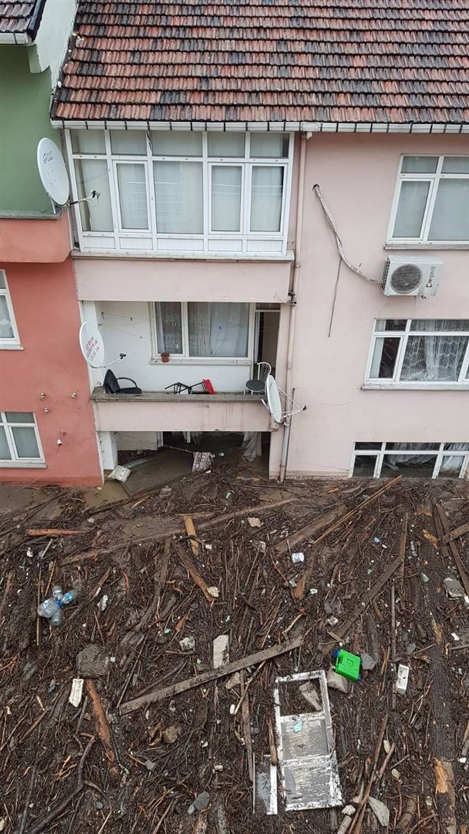 Gün ağarınca ortaya çıktı! İşte fotoğraflara yaşanan felaket... 87