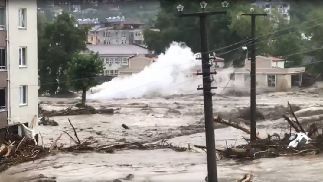 Gün ağarınca ortaya çıktı! İşte fotoğraflara yaşanan felaket... 88